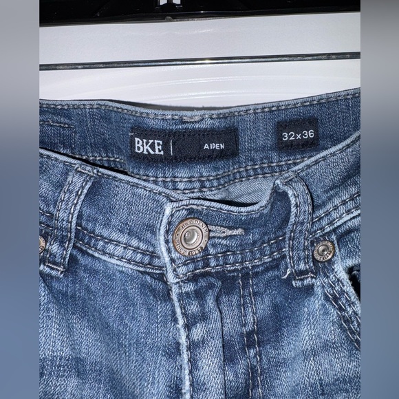 BKE Aiden Style Men's Bootcut Jeans in Medium Blue - Picture 3 of 3